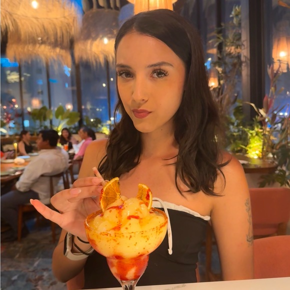 MEET YOUR POSHER HALEY - Picture 1 of 12